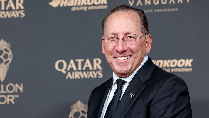 PARIS, FRANCE - SEPTEMBER 22: John Textor attends the 69th Ballon D'Or Photocall at Theatre Du Chatelet on September 22, 2025 in Paris, France. (Photo by Pascal Le Segretain/Getty Images) Olympique Lione, Textor presente all’assemblea del club: la forte protesta dei tifosi - immagine 1