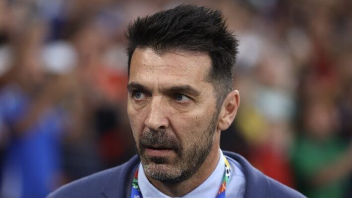 GELSENKIRCHEN, GERMANY - JUNE 20: Gianluigi Buffon, National Team Delegation Head of Italy, looks on prior to the UEFA EURO 2024 group stage match between Spain and Italy at Arena AufSchalke on June 20, 2024 in Gelsenkirchen, Germany. (Photo by Lars Baron/Getty Images) Buffon: “Maldini, crescita enorme e dimostrazione di una cosa. Il Napoli di Conte? Ora è facile…” - immagine 1