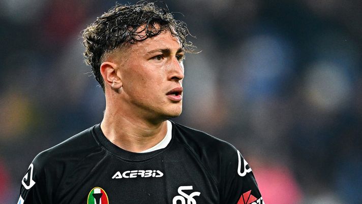 GENOA, ITALY - APRIL 22: Salvatore Esposito of Spezia looks on during the Serie A match between UC Sampdoria and Spezia Calcio at Stadio Luigi Ferraris on April 22, 2023 in Genoa, Italy. (Photo by Simone Arveda/Getty Images) spezia sampdoria