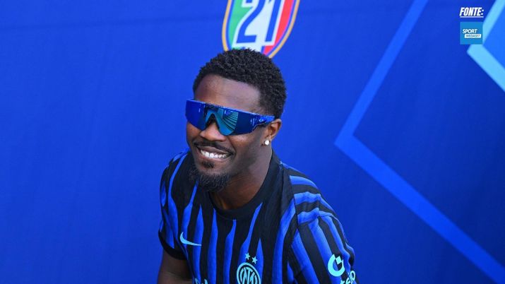 Festa Inter, lo striscione di Thuram fa discutere: ecco cosa rischia adesso l’attaccante Festa Inter, lo striscione di Thuram fa discutere: ecco cosa rischia adesso l'attaccante