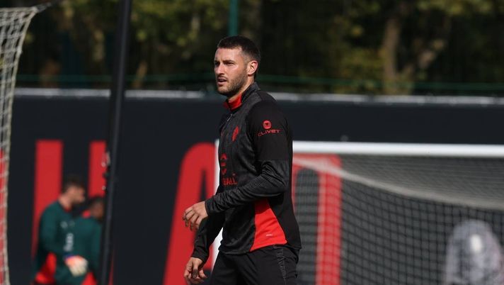 Milan, Gimenez: con Allegri compiti nuovi. E il futuro dipende da ...