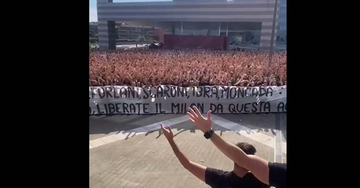 video – milan curva sud via le mere dal nostro milan pm news