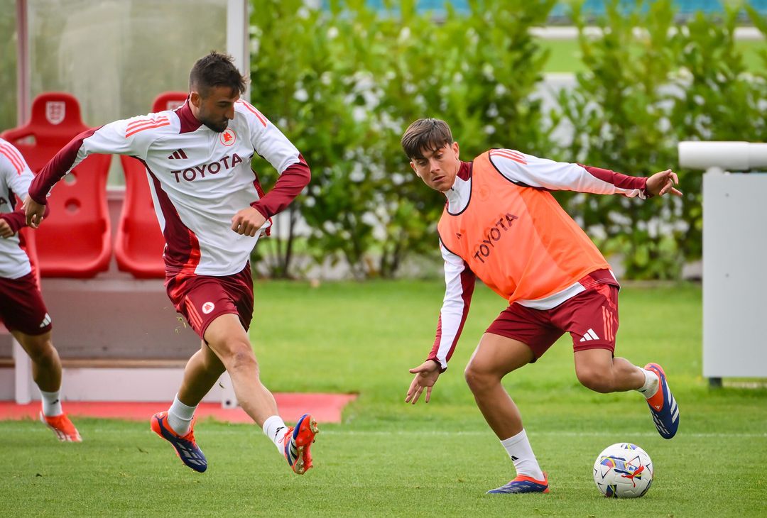 Roma, primo allenamento in Inghilterra per Dovbyk – FOTO GALLERY - immagine 22