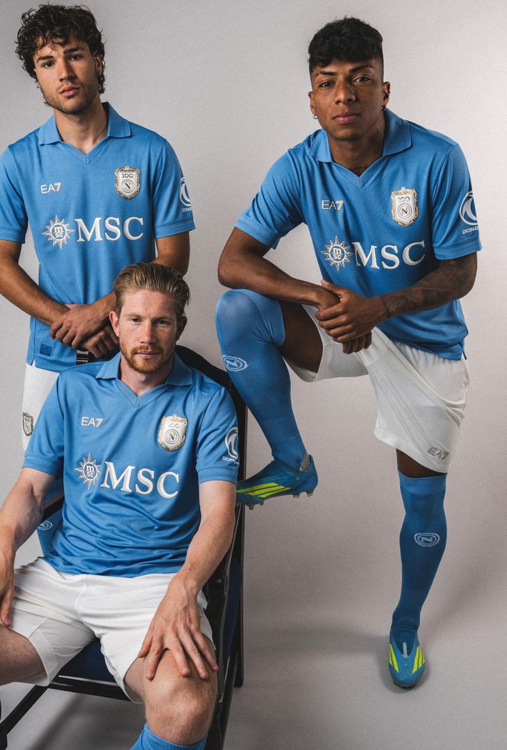 Il Napoli presenta la nuova maglia: svelata la divisa del Centenario!