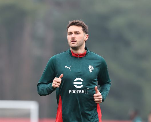 milanello-santiago-gimenez-in-gruppo-con-la-squadra-tutte-le-foto