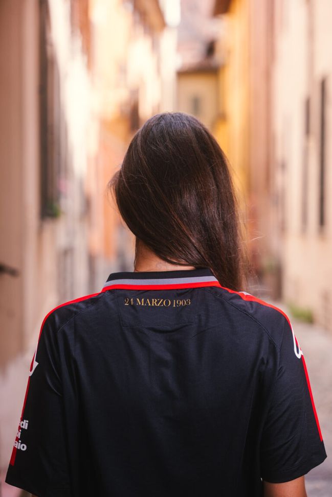 Cremonese, nuovo look: logo in stile anni ’80/’90 sulla terza maglia- immagine 4