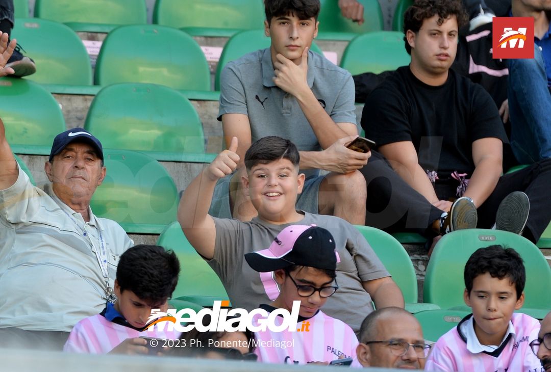 FOTOTIFO Palermo-Lecco, gli scatti ai tifosi al “Renzo Barbera” (GALLERY) - immagine 121