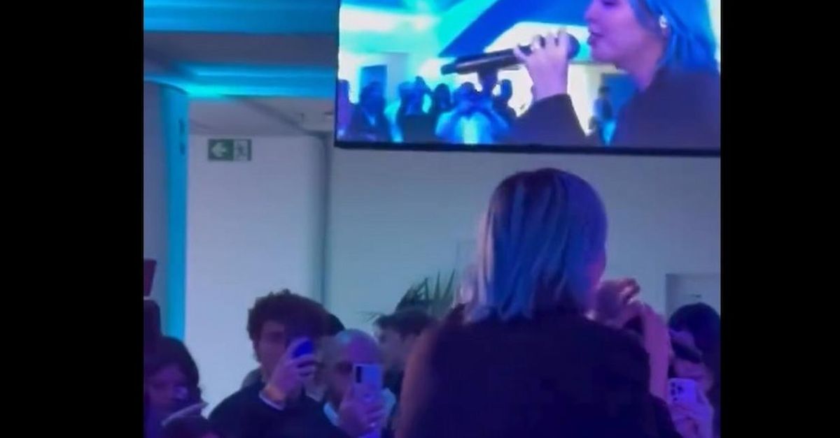 VIDEO / Charity Dinner Fondazione Pupi, sul palco Rose Villain VIDEO / Charity Dinner Fondazione Pupi, sul palco Rose Villain