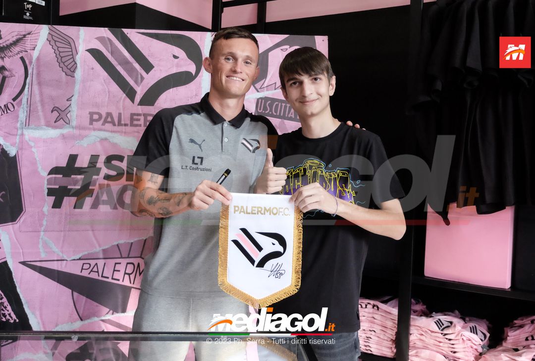 FOTO PALERMO: Liam Henderson incontra i tifosi allo Store Ufficiale (GALLERY) - immagine 85