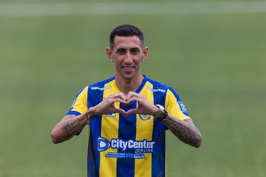 ROSARIO, ARGENTINA -07 LUGLIO: Ángel Di María fotografato con la maglia del Rosario Central durante la presentazione come nuovo calciatore allo Stadio Gigante de Arroyito lo scorso 7 luglio 2025. (Photo by Mateo Luis Occhi/Getty Images) Di Maria
