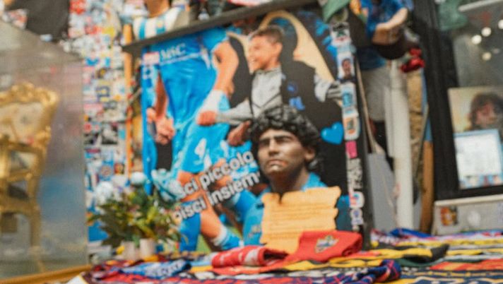Il Genoa ha omaggiato Diego Armando Maradona attraverso la maglia numero 10, ispirata all'amicizia del grifone con il Boca Juniors.
