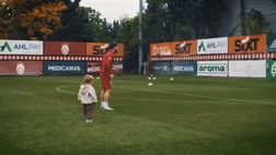 Mertens e Ciro, quanta tenerezza: Dries gioca a calcio col figlio ed esulta così