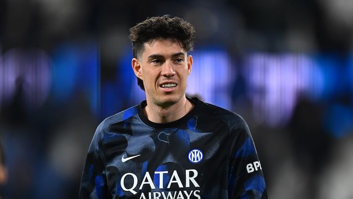 BERGAMO, ITALY - MARCH 16: Alessandro Bastoni of FC Internazionale warms up ahead before the Serie A match between Atalanta and FC Internazionale at Gewiss Stadium on March 16, 2025 in Bergamo, Italy. (Photo by Mattia Ozbot - Inter/Inter via Getty Images) Remind: tutti gli squalificati per la 34a giornata, saranno questi undici gli assenti - immagine 1