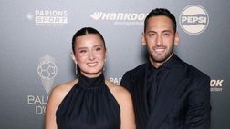 Calhanoglu ventesimo nella lista del Pallone d’oro. La moglie: “I tuoi sogni diventati realtà”