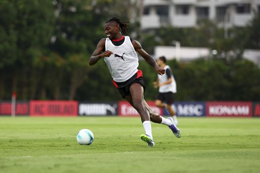 milan-leao-singapore-tournée-amichevoli-pre-season-tour-intervista-dichiarazioni-rai-sky-sport