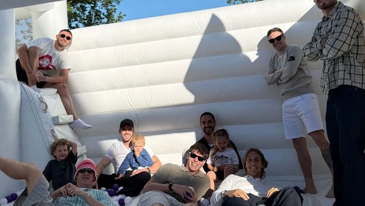 FOTO – Fiorentina in gruppo anche nei momenti di relax: lo scatto di Lezzerini - immagine 1