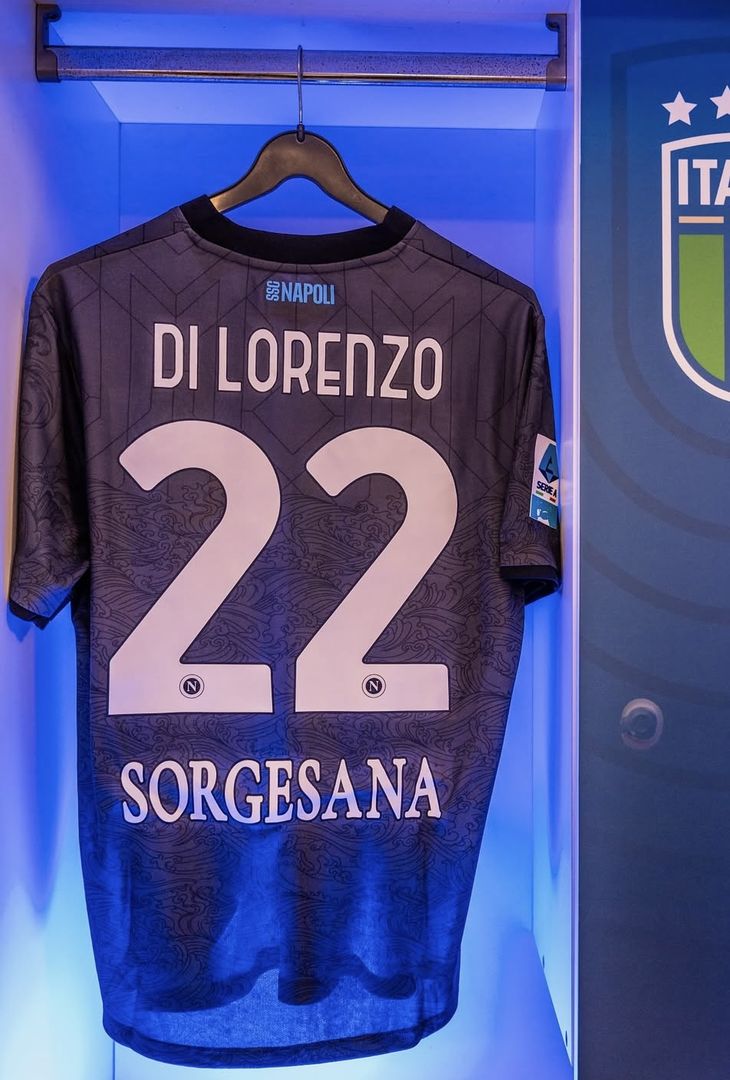 GALLERY Tutto pronto nello spogliatoio del Napoli: spunta la scelta della maglia - immagine 4