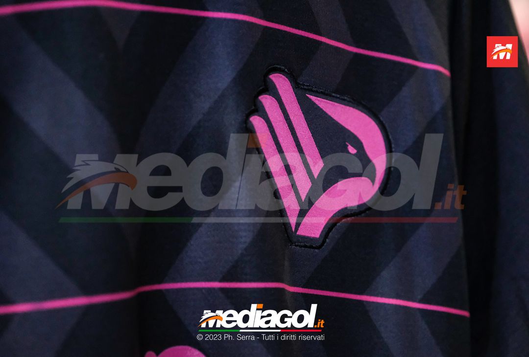 FOTO Palermo, inizia la vendita della seconda e terza maglia Puma 2023/2024 (Gallery) - immagine 3