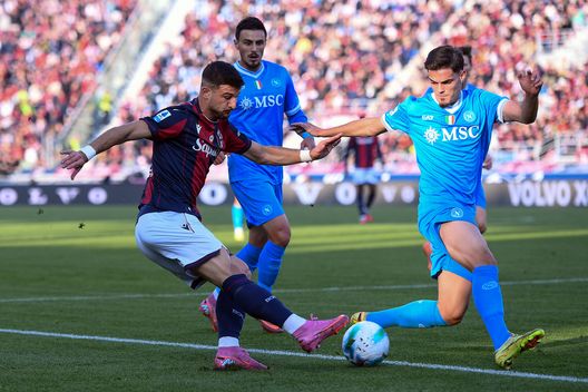 BOLOGNA, ITALY - NOVEMBER 09: Riccardo Orsolini of Bologna FC 1909 battles for possession with Miguel Gutierrez of Napoli during the Serie A match between Bologna FC 1909 and SSC Napoli at Renato Dall'Ara Stadium on November 09, 2025 in Bologna, Italy. (Photo by Alessandro Sabattini/Getty Images)