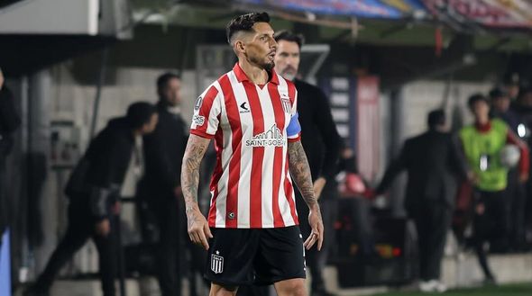 José Ernesto Sosa all'opera con indosso la casacca dell'Estudiantes (stagione 2025)