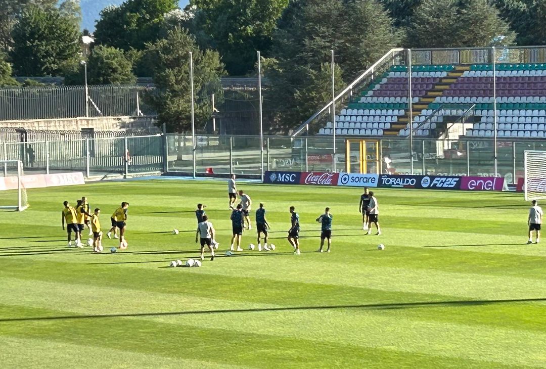 GALLERY Gli azzurri svolgono esercizi sui tiri in porta: Osimhen e Kvara sugli scudi - immagine 5