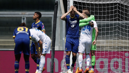 Le pagelle: Abildgaard, sbaglio grave. Il “tutti dietro” finale stende l’Hellas