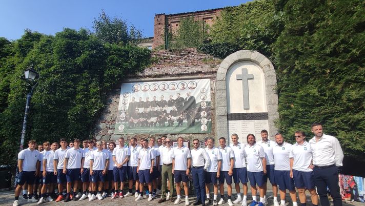 Feralpisalò in visita a Superga: l’omaggio al Grande Torino - immagine 1