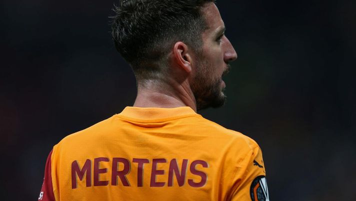 Festa Galatasaray, sul campo con Mertens la moglie Kat col pancione - immagine 1