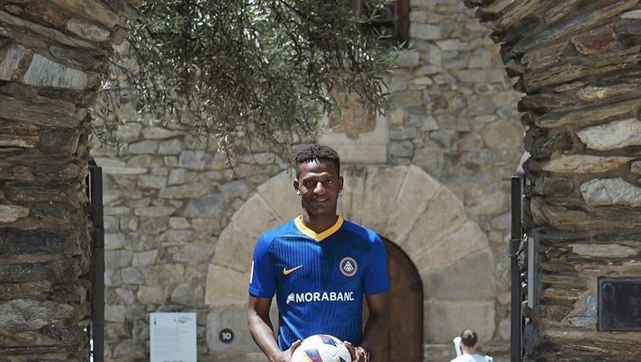 Lo strano caso di Arroyo: mai una presenza nel Liverpool, ma i Reds lo rinnovano! - immagine 1