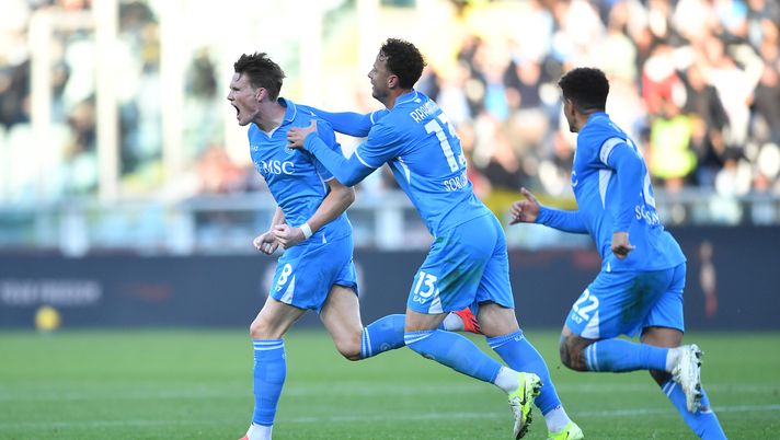 TURIN, ITALY - DECEMBER 01: Scott McTominay of Napoli celebrates scoring his team's first goal with teammates Amir Rrahmani and Giovanni Di Lorenzo during the Serie A match between Torino and Napoli at Stadio Olimpico di Torino on December 01, 2024 in Turin, Italy. (Photo by Valerio Pennicino/Getty Images) napoli