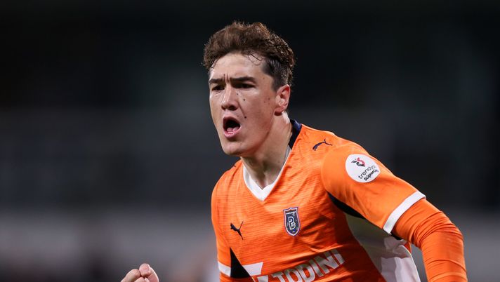 ISTANBUL, TURKEY - NOVEMBER 24: Eldor Shomurodov of Basaksehir celebrates after scoring his team's second goal during the Trendyol Süper Lig match between Rams Basaksehir FK and Trabzonspor at Basaksehir Fatih Terim Stadyumu on November 24, 2025 in Istanbul, Turkey. (Photo by Ahmad Mora/Getty Images) Shomurodov, altro che Ferguson: in Turchia segna più di Osimhen e Icardi - immagine 1
