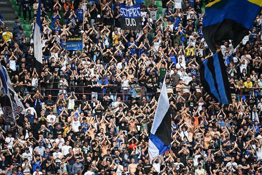 Inter, la crisi non ferma i tifosi: 60.000 in coda per il ritorno col Barcellona Inter, la crisi non ferma i tifosi: 60.000 in coda per il ritorno col Barcellona - immagine 1