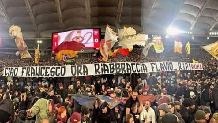 Roma, striscione della Curva Sud per Francesco Rosci: ”Ora riabbraccia Flavio” Roma, striscione della Curva Sud per Francesco Rosci: ”Ora riabbraccia Flavio” - immagine 1
