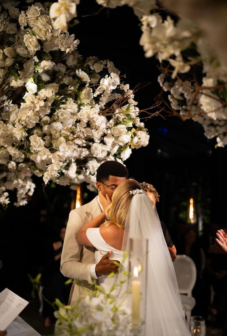 Neres sposa la sua Kira: le bellissime immagini del matrimonio – LA FOTOGALLERY - immagine 8
