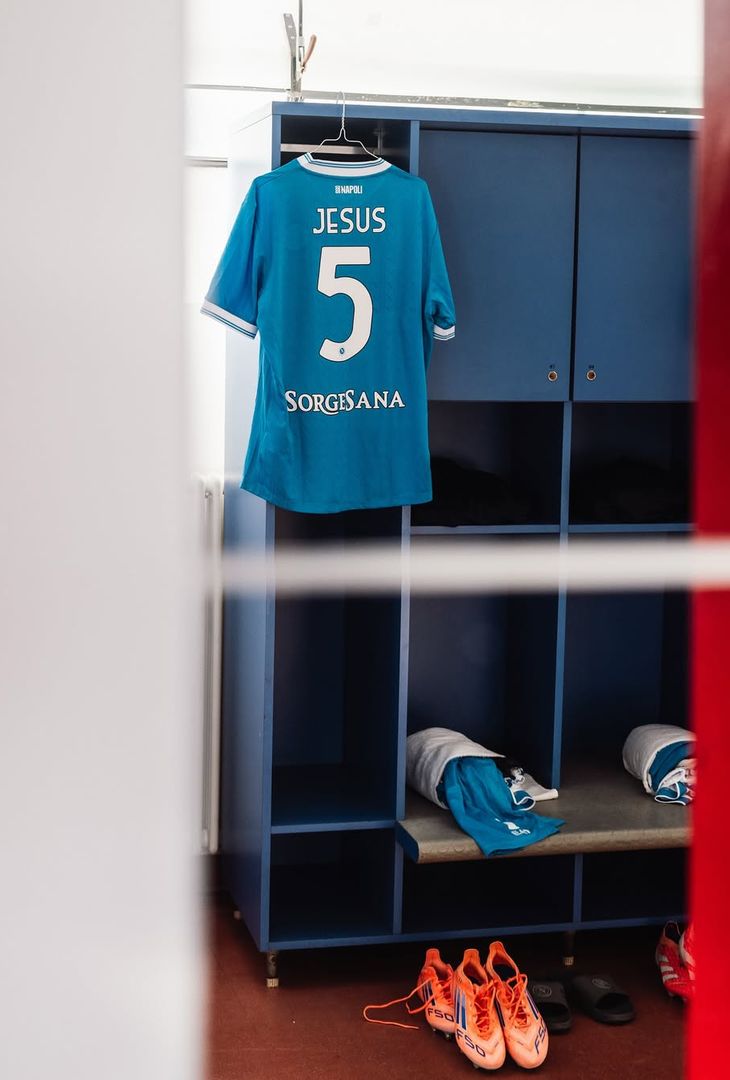 Il Napoli giocherà in maglia azzurra col Torino