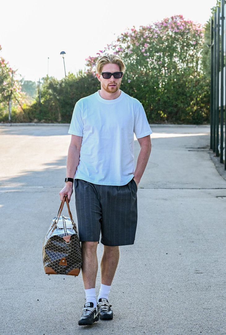 Dopo aver trascorso ieri la prima giornata napoletana, quest'oggi De Bruyne si è presentato a Castel Volturno per iniziare la nuova avventura col Napoli.