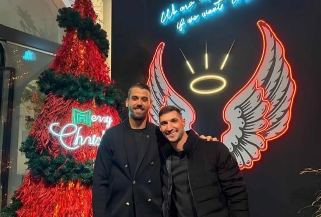 GALLERY Tutti a cena, il Napoli si ritrova a tavola per compattarsi: gli scatti - immagine 6