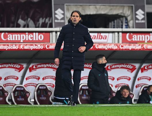 TURIN, ITALY - MARCH 13: Head coach of FC Internazionale Simone Inzaghi reacts during the Serie A match between Torino FC and FC Internazionale at Stadio Olimpico di Torino on March 13, 2022 in Turin, Italy. (Photo by Mattia Ozbot - Inter/Inter via Getty Images ) Inzaghi agguanta Juric, ma perde ai microfoni: sul rigore vittimismo inopportuno- immagine 3