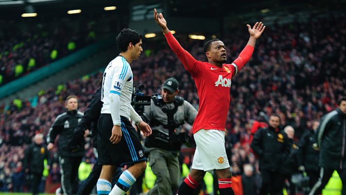 Luis Suarez of Liverpool walks off the pitch as Patrice Evra of Manchester United celebrates the 2-1 victory (Photo by AMA/Corbis via Getty Images) Ricordate Evra? Il francese combatterà in MMA: “Voglio battermi contro Suarez!” - immagine 1