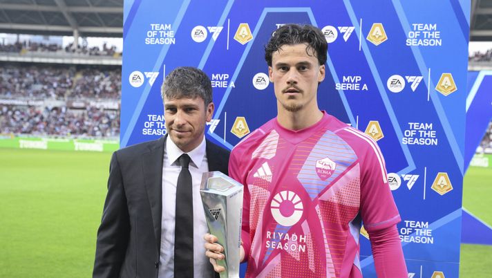 Getty Images Roma, Ndicka celebra Svilar: “Che mostro”. Il portiere ricambia: “Tu lo sei” – FOTO - immagine 1