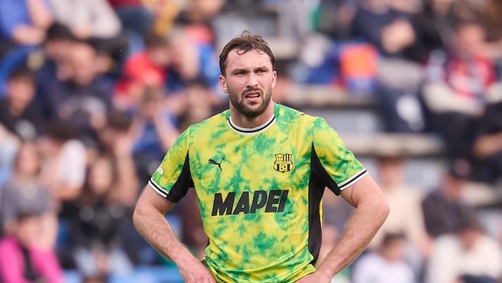 SASSUOLO, ITALY - MARCH 15: Sebastian Walukiewicz of US Sassuolo looks on during the Serie A match between US Sassuolo Calcio and Bologna FC 1909 at Mapei Stadium Citta del Tricolore on March 15, 2026 in Sassuolo, Italy. (Photo by Emmanuele Ciancaglini/Getty Images) UFFICIALE – Sassuolo, la decisione finale sul riscatto di Walukiewicz dal Torino: il comunicato del club - immagine 1