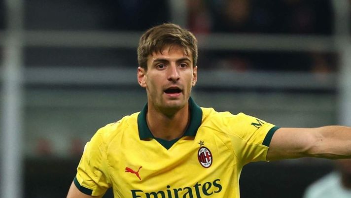 Matteo Gabbia (difensore AC Milan), qui durante Milan-Fiorentina 2-1 (Serie A 2025-2026) | News (Getty Images) Milan-Pisa, Gabbia ritrova Albiol: grazie a lui nel Villarreal è tornato più forte in rossonero