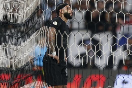 Ex obiettivi, Depay potrebbe già lasciare il Brasile. Il motivo? Lo sponsor- immagine 2