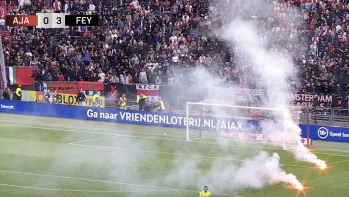 Sospensione totale Klassieker: dopo lo 0-3 Feyenoord e i razzi della curva Ajax - immagine 1