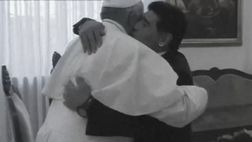 Quando Maradona incontrò Papa Francesco: l’abbraccio tra i due