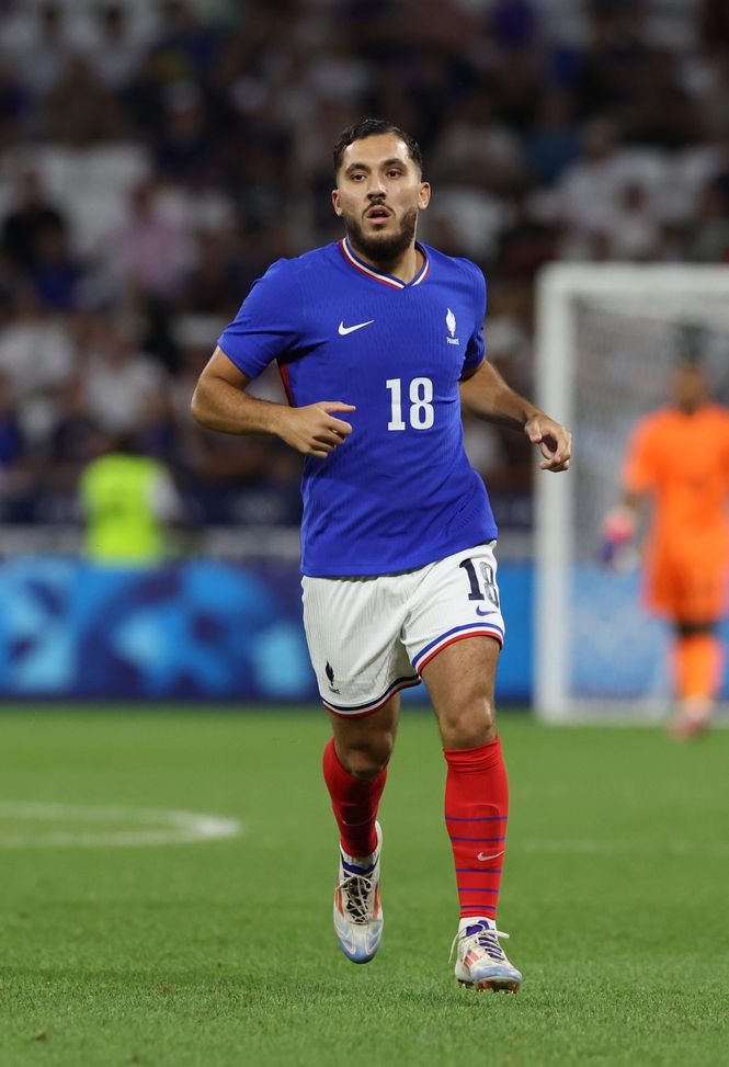 milan-calciomercato-rayan-cherki-chi-e-carriera-lione-parametro-zero-acquisto-reijnders-sostituto-identikit