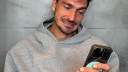 Roma, Hummels su Instagram attende il nuovo tecnico. Like di Dybala e Svilar