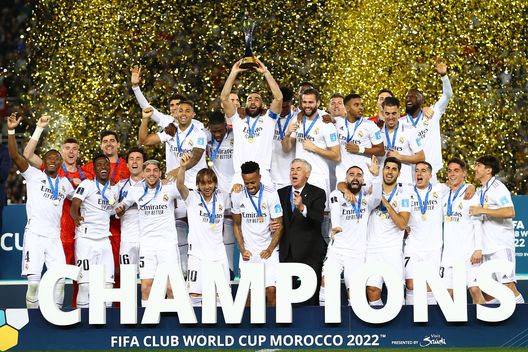Il Real Madrid celebra la Coppa del Mondo per Club 2022 al Prince Moulay Abdellah, l'11 febbraio 2023 a Rabat, Marocco. (Foto di Michael Steele/Getty Images) Da un mondiale all’altro: nel 2023 Real Madrid e Al-Hilal si sfidavano in finale- immagine 5