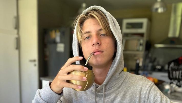 Il figlio di Wanda e Maxi Lopez ha una nuova fidanzata: Valentino conferma sui social - immagine 1