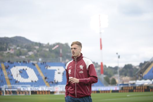 Ilic of Torino FC during the Italian Serie A 2024/25 season, football match between Como 1907 and Torino FC on 13 April 2025 at Stadio Comunale Giuseppe Sinigaglia, Italy. Photo Nderim Kaceli